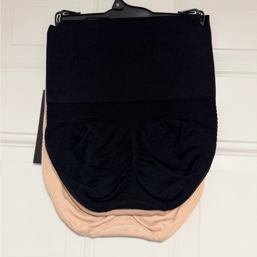 Kathy Ireland Nude and Black High-Waisted Seamless Shaping Briefs - 3 Pack - Picture 2 of 2